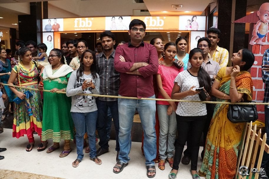 Kerintha-Movie-Team-at-Manjeera-Mall-Kukatpally
